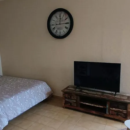 Vue Et Acces Direct Sur Et Piscine Apartman